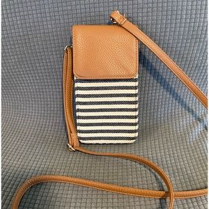 Thirty one crossbody cellphone holder